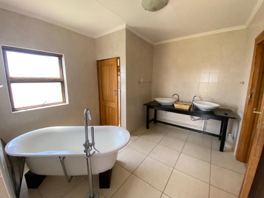 8 Bedroom Property for Sale in Parys Free State